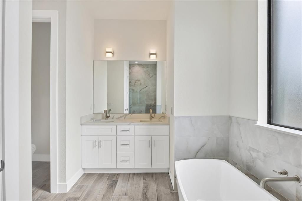 For Sale: $385,000 (3 beds, 2 baths, 1724 Square Feet)