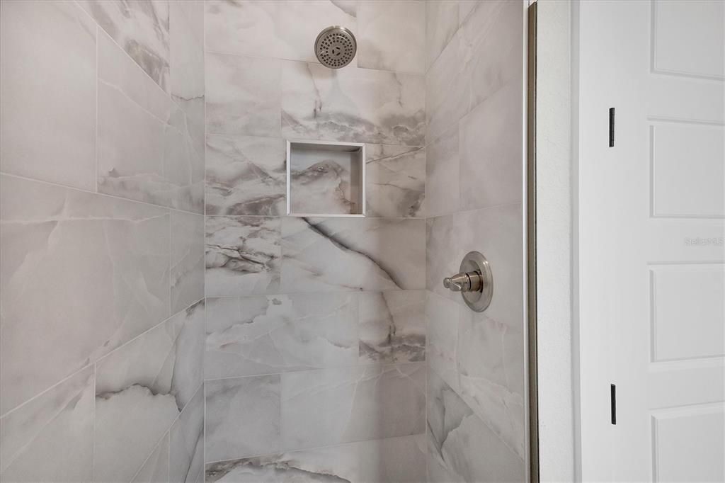 For Sale: $385,000 (3 beds, 2 baths, 1724 Square Feet)