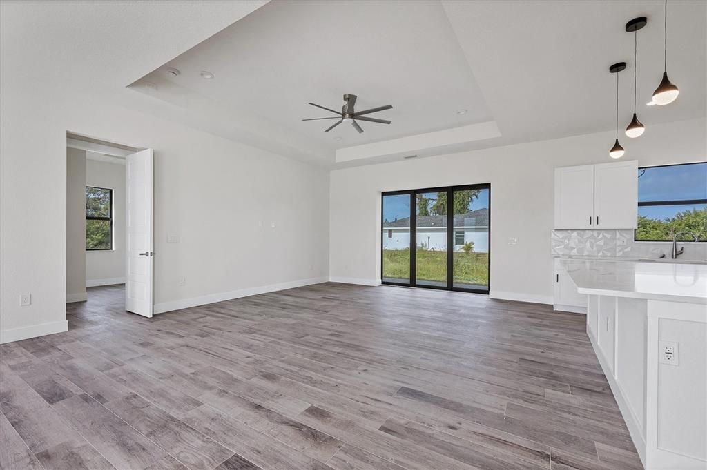 For Sale: $385,000 (3 beds, 2 baths, 1724 Square Feet)