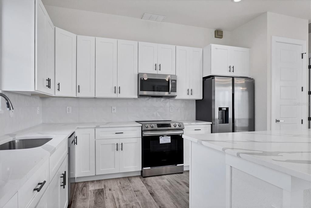 For Sale: $385,000 (3 beds, 2 baths, 1724 Square Feet)
