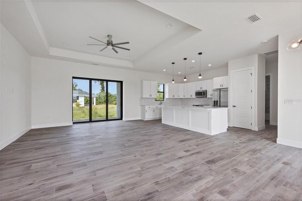For Sale: $385,000 (3 beds, 2 baths, 1724 Square Feet)