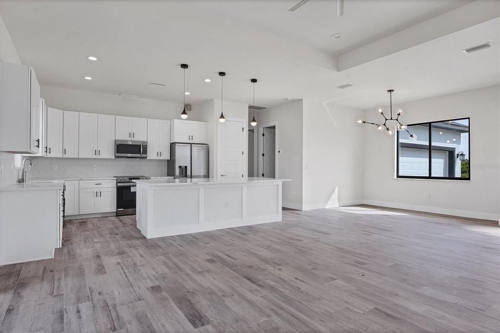 For Sale: $385,000 (3 beds, 2 baths, 1724 Square Feet)