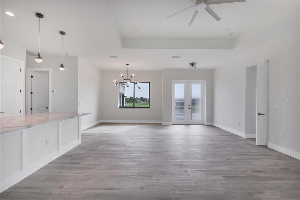 For Sale: $385,000 (3 beds, 2 baths, 1724 Square Feet)