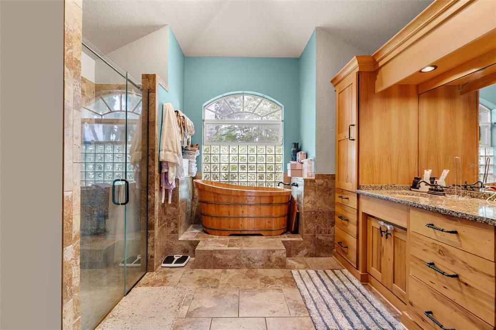 For Sale: $565,000 (3 beds, 2 baths, 2199 Square Feet)