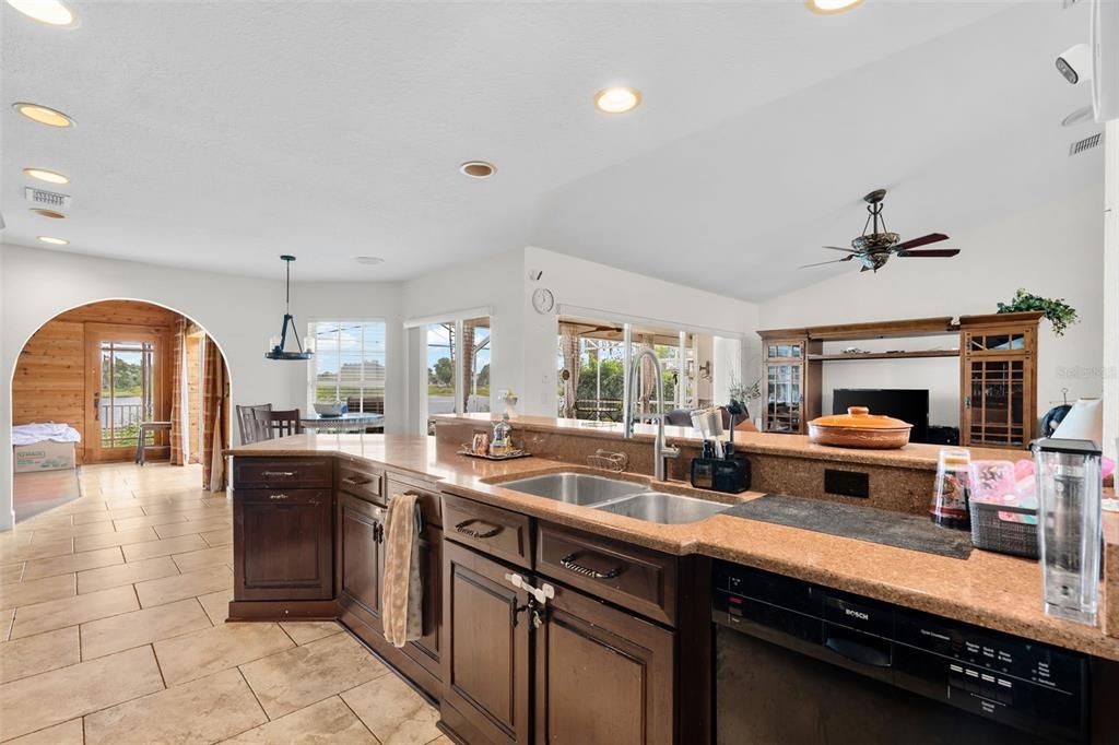 For Sale: $565,000 (3 beds, 2 baths, 2199 Square Feet)