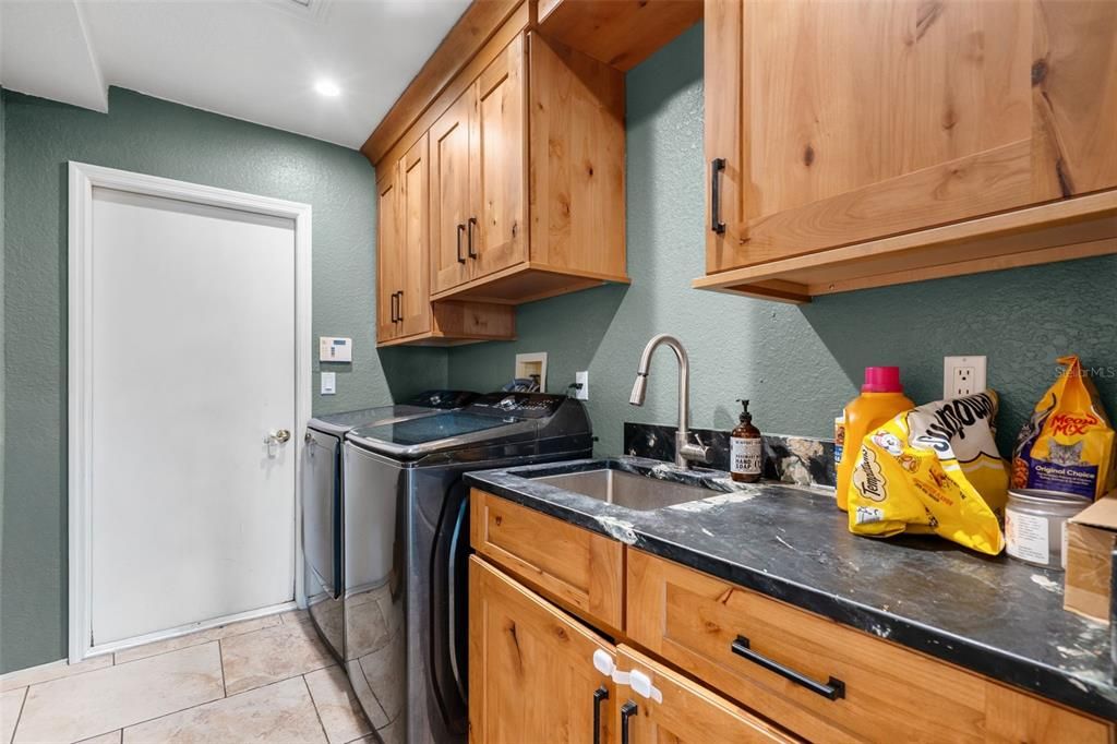 For Sale: $565,000 (3 beds, 2 baths, 2199 Square Feet)