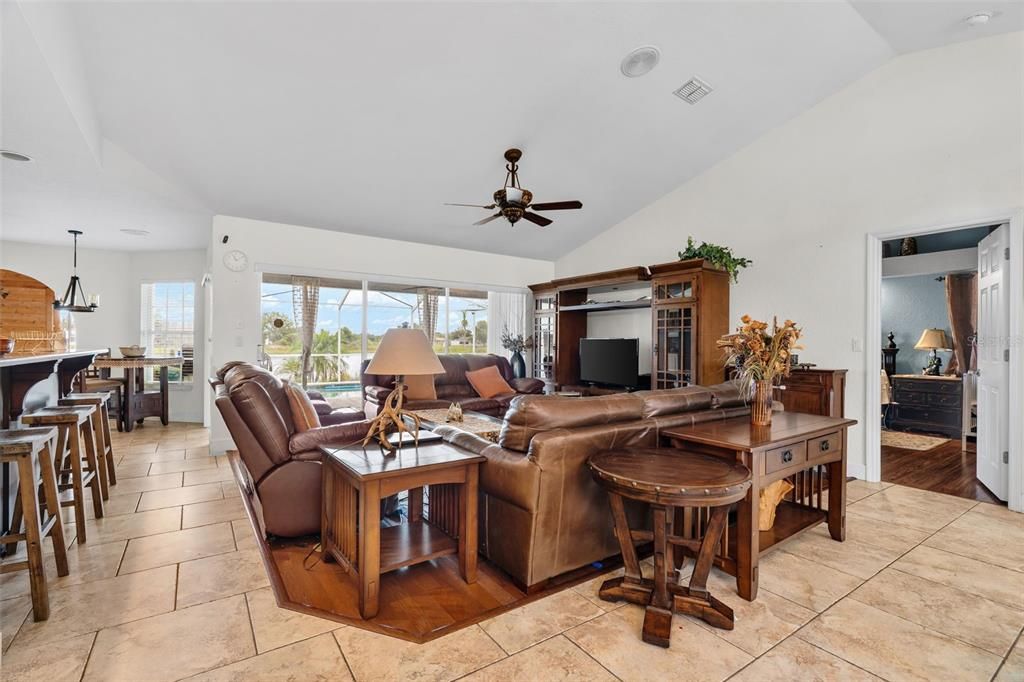 For Sale: $565,000 (3 beds, 2 baths, 2199 Square Feet)