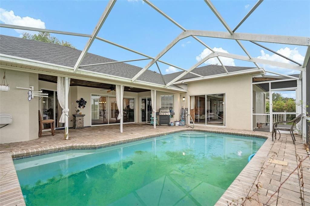 For Sale: $565,000 (3 beds, 2 baths, 2199 Square Feet)