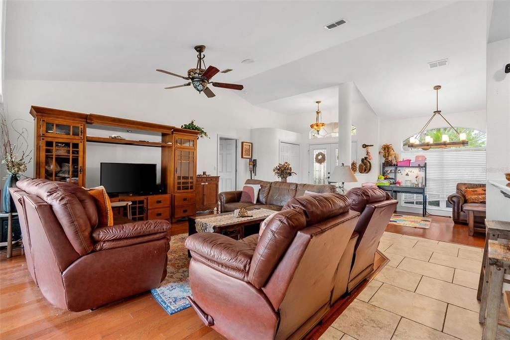 For Sale: $565,000 (3 beds, 2 baths, 2199 Square Feet)