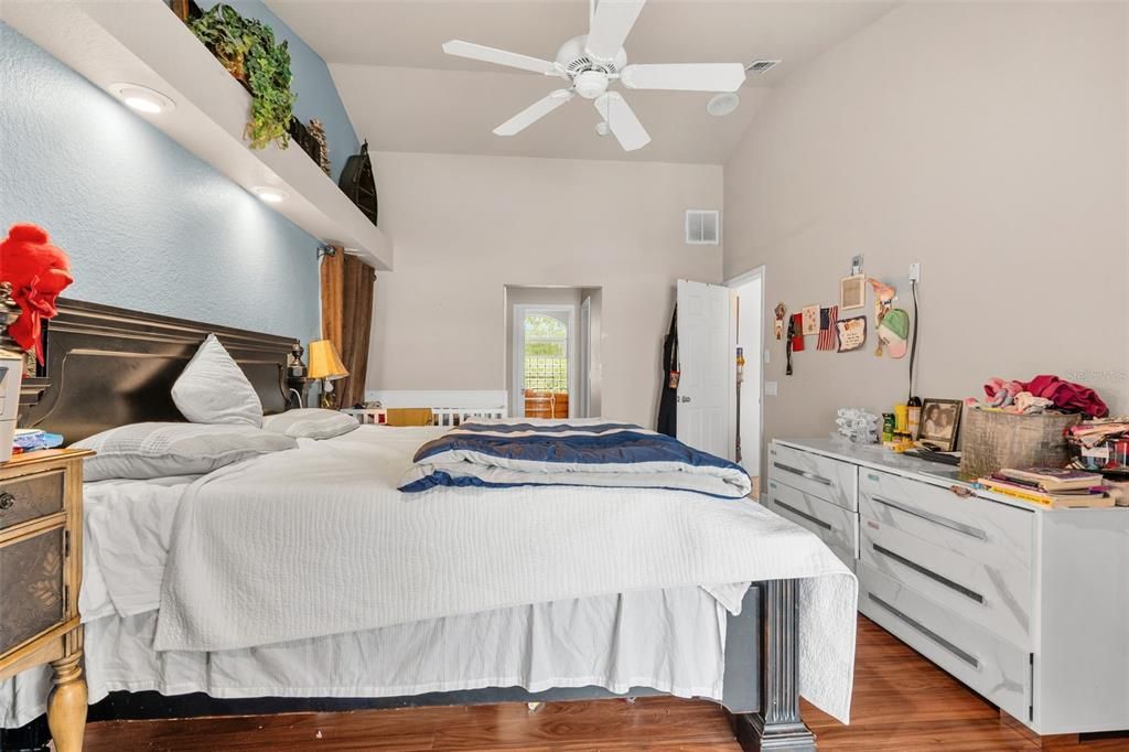 For Sale: $565,000 (3 beds, 2 baths, 2199 Square Feet)