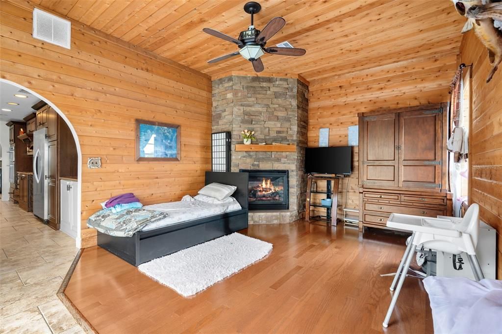 For Sale: $565,000 (3 beds, 2 baths, 2199 Square Feet)
