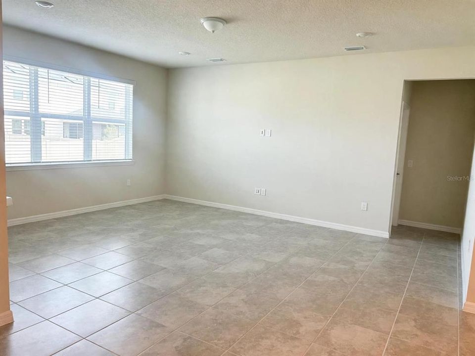 En Renta: $2,200 (4 camas, 2 baños, 1850 Pies cuadrados)