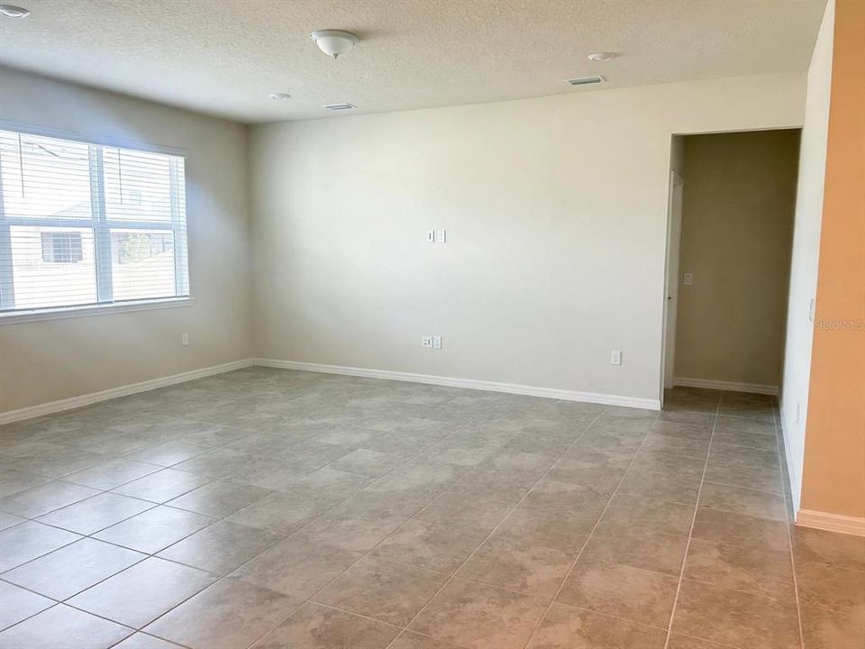 En Renta: $2,200 (4 camas, 2 baños, 1850 Pies cuadrados)
