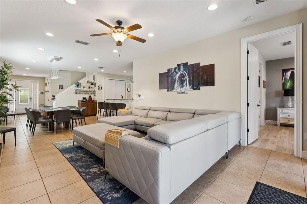 For Sale: $650,000 (6 beds, 6 baths, 3317 Square Feet)