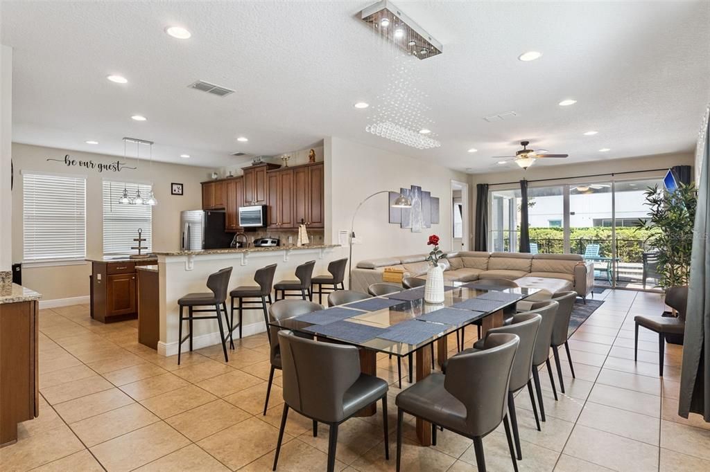 For Sale: $650,000 (6 beds, 6 baths, 3317 Square Feet)