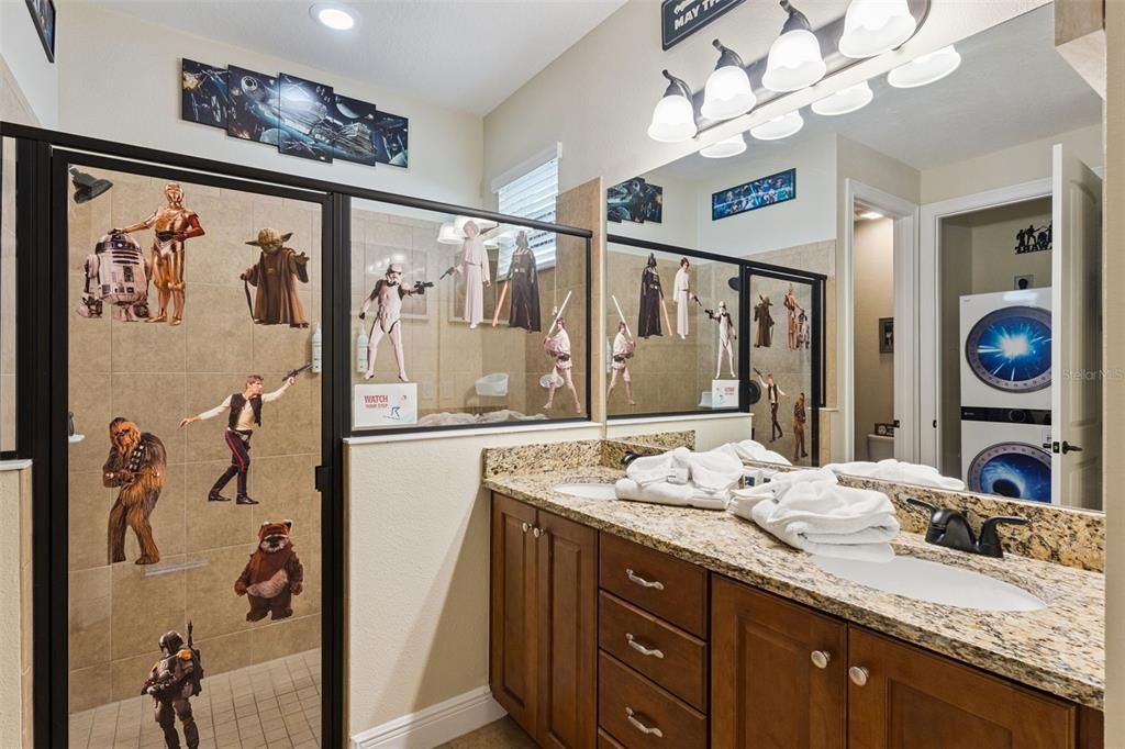 For Sale: $650,000 (6 beds, 6 baths, 3317 Square Feet)