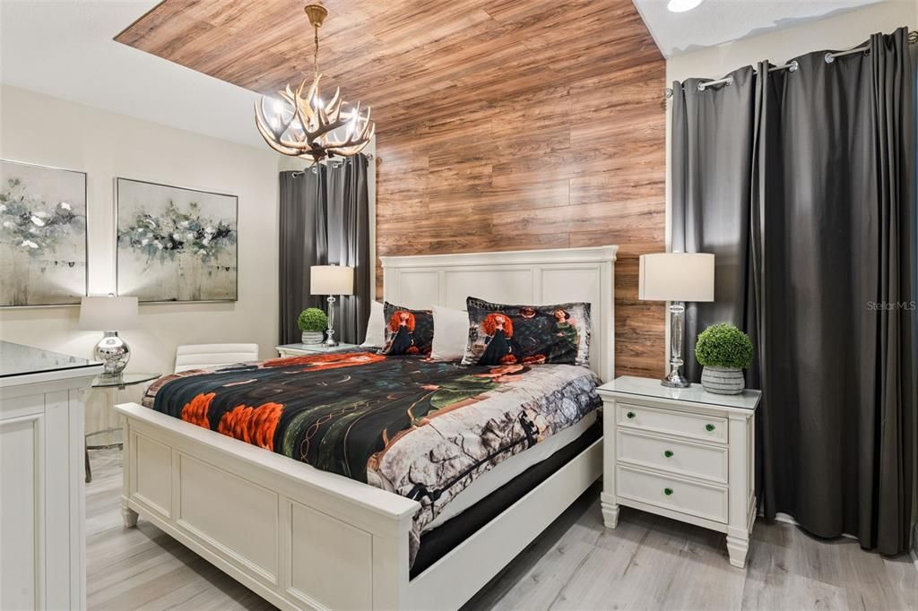 For Sale: $650,000 (6 beds, 6 baths, 3317 Square Feet)