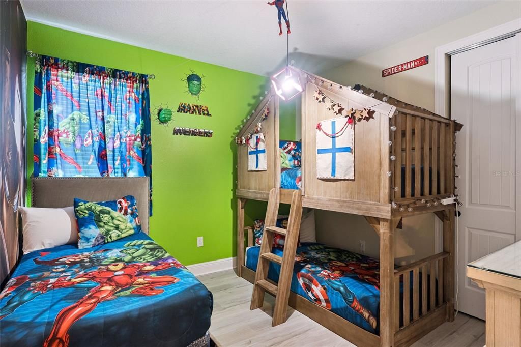 For Sale: $650,000 (6 beds, 6 baths, 3317 Square Feet)
