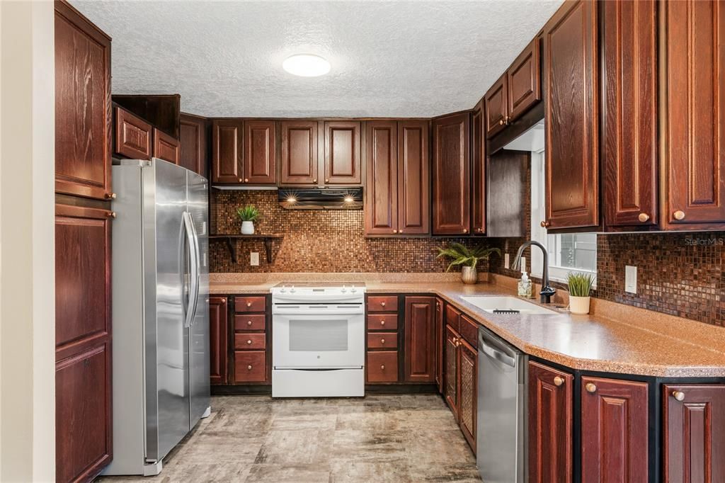 For Sale: $349,000 (3 beds, 2 baths, 1280 Square Feet)