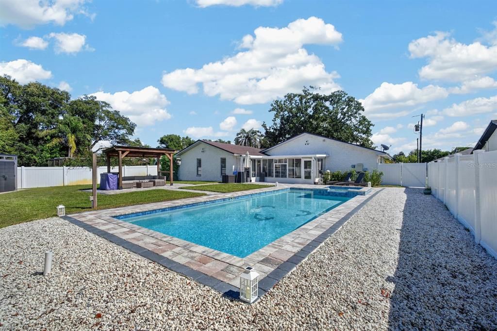 En Venta: $389,900 (3 camas, 2 baños, 1338 Pies cuadrados)