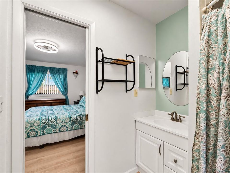 For Sale: $229,900 (2 beds, 2 baths, 1022 Square Feet)