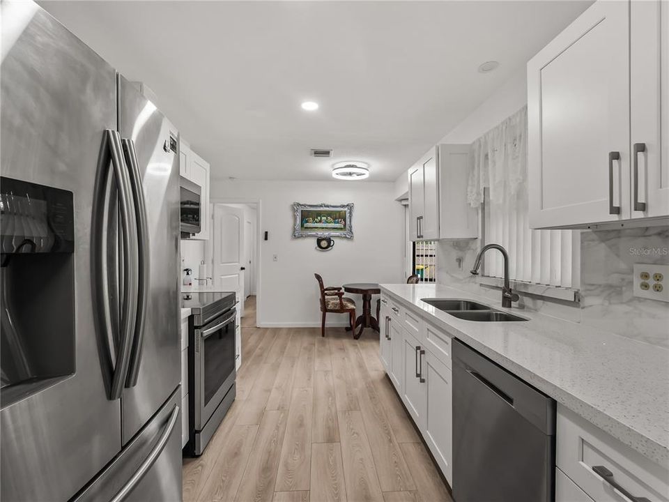For Sale: $229,900 (2 beds, 2 baths, 1022 Square Feet)