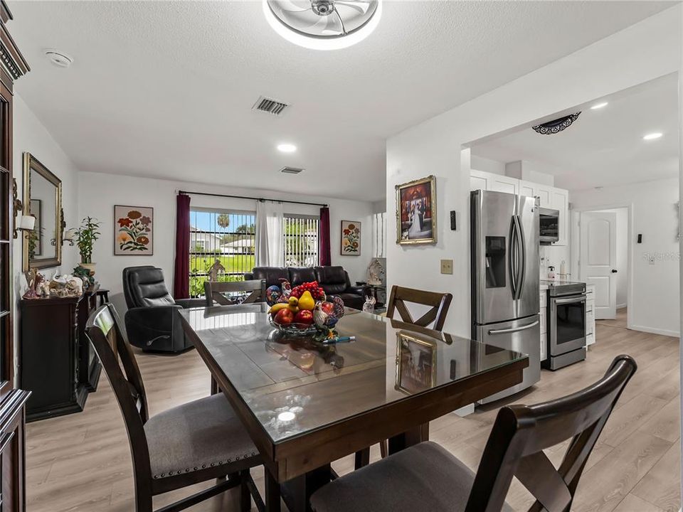 For Sale: $229,900 (2 beds, 2 baths, 1022 Square Feet)