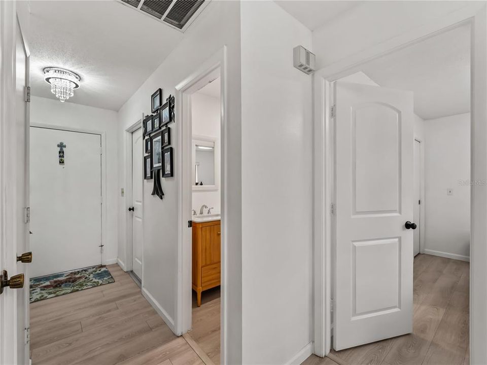 For Sale: $229,900 (2 beds, 2 baths, 1022 Square Feet)
