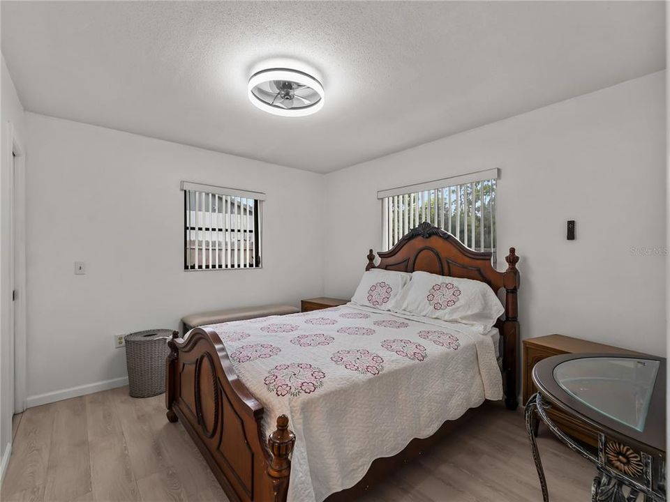 For Sale: $229,900 (2 beds, 2 baths, 1022 Square Feet)