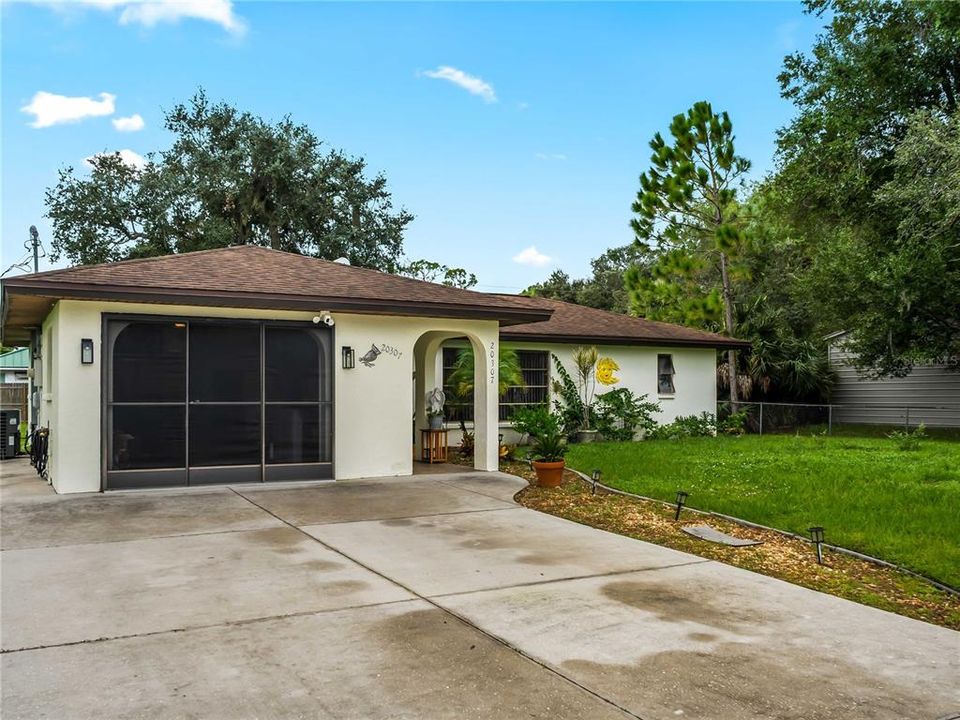 For Sale: $229,900 (2 beds, 2 baths, 1022 Square Feet)