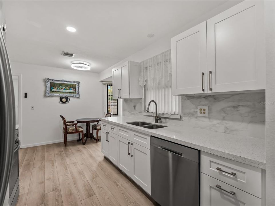 For Sale: $229,900 (2 beds, 2 baths, 1022 Square Feet)