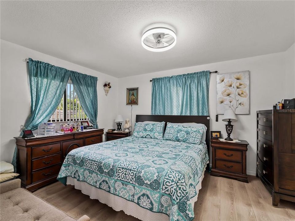 For Sale: $229,900 (2 beds, 2 baths, 1022 Square Feet)