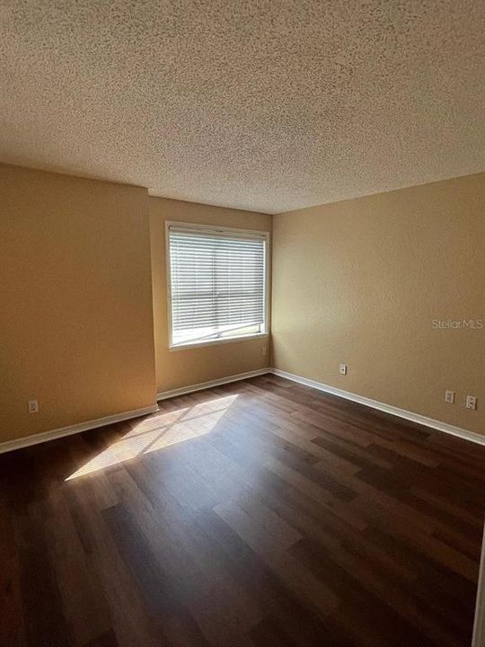 На продажу: $139,999 (1 спален, 1 ванн, 749 Квадратных фут)