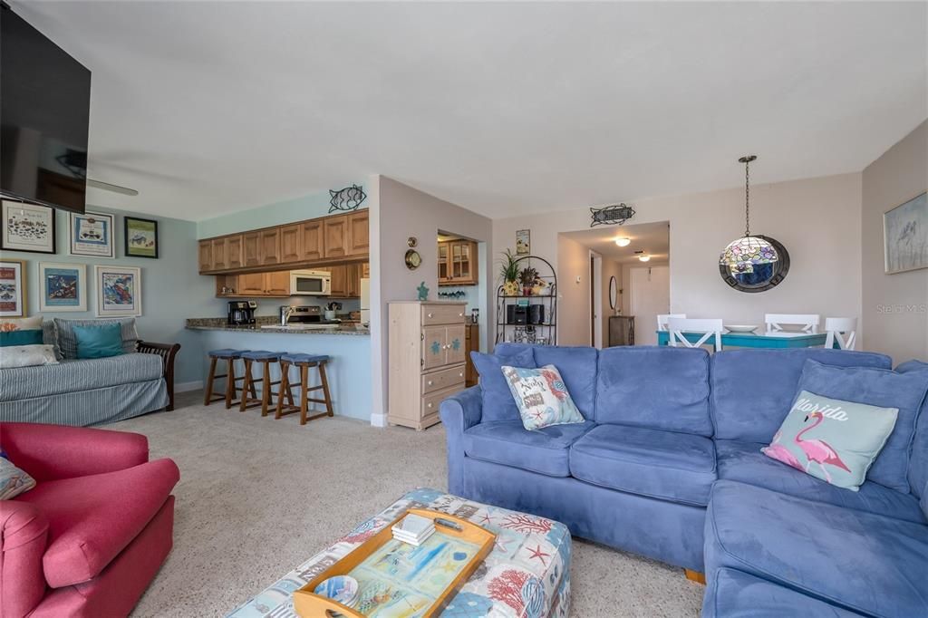 For Sale: $425,000 (1 beds, 2 baths, 928 Square Feet)