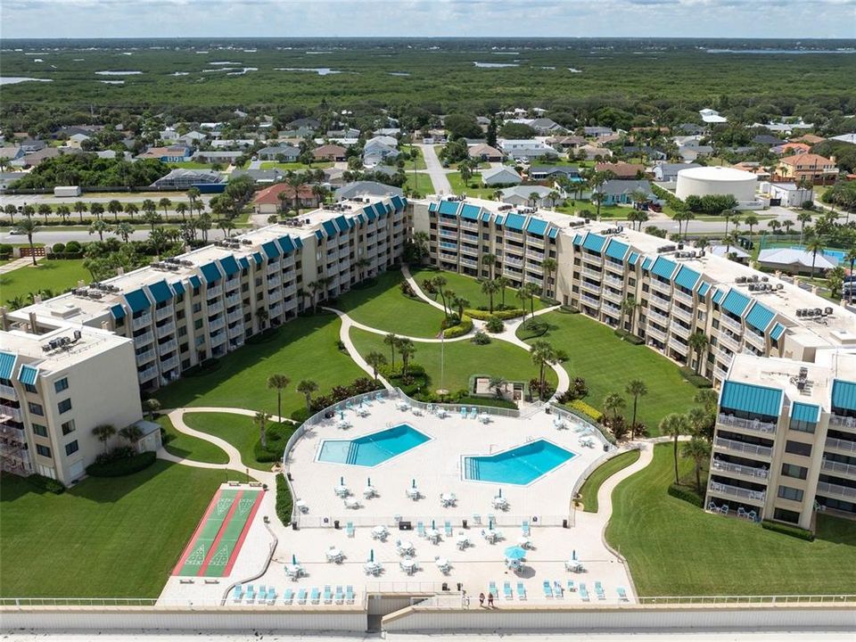 For Sale: $425,000 (1 beds, 2 baths, 928 Square Feet)