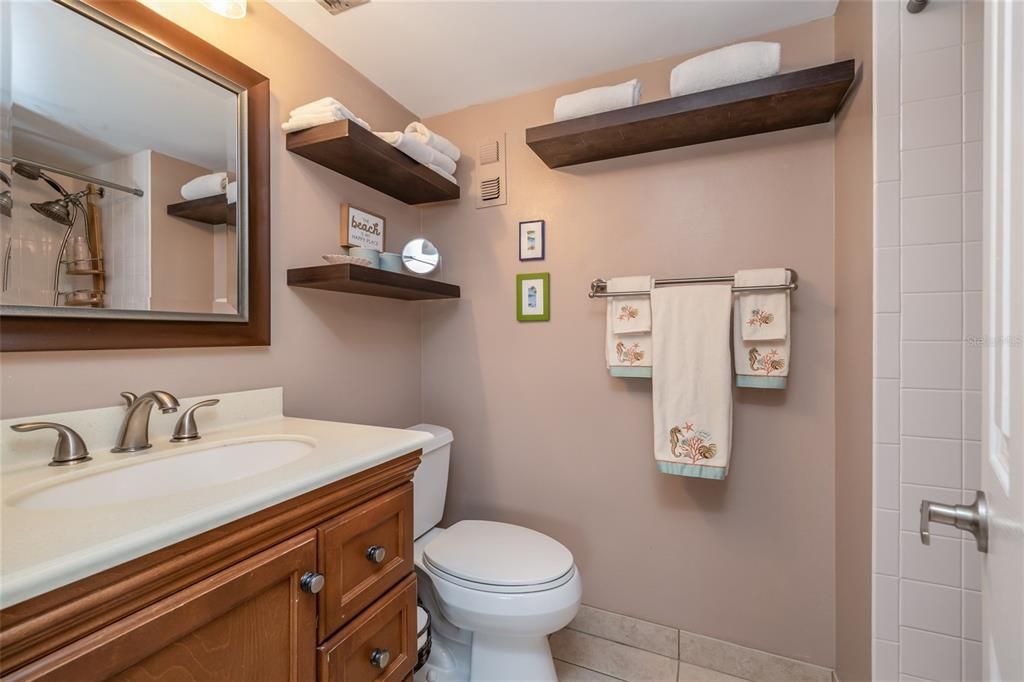 For Sale: $425,000 (1 beds, 2 baths, 928 Square Feet)