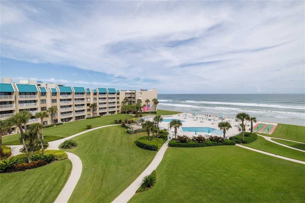 For Sale: $425,000 (1 beds, 2 baths, 928 Square Feet)