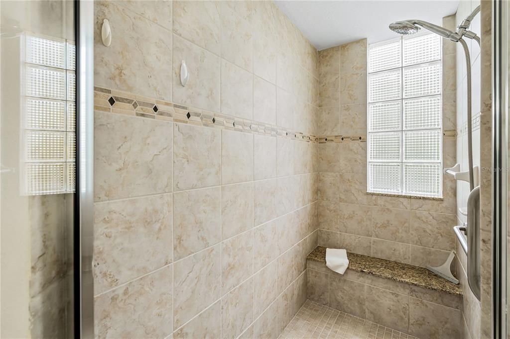 En Venta: $385,000 (2 camas, 2 baños, 1557 Pies cuadrados)
