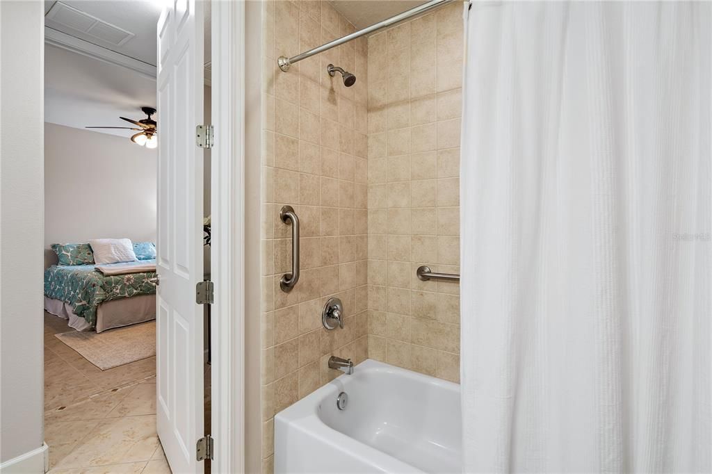 En Venta: $385,000 (2 camas, 2 baños, 1557 Pies cuadrados)