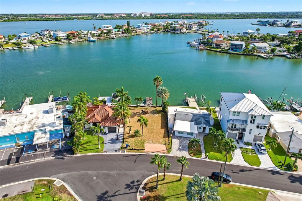 For Sale: $699,000 (0.13 acres)