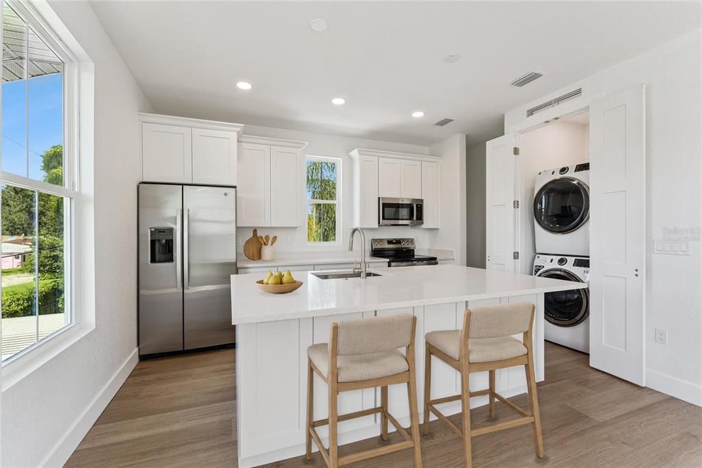На продажу: $1,749,000 (6 спален, 4 ванн, 3723 Квадратных фут)