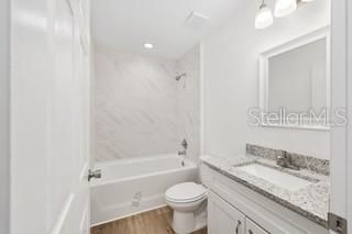 На продажу: $289,900 (4 спален, 2 ванн, 1715 Квадратных фут)