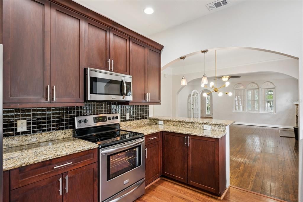 For Sale: $625,000 (2 beds, 2 baths, 1904 Square Feet)