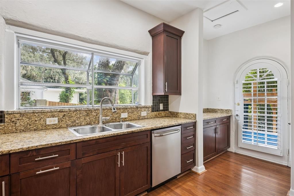 For Sale: $625,000 (2 beds, 2 baths, 1904 Square Feet)