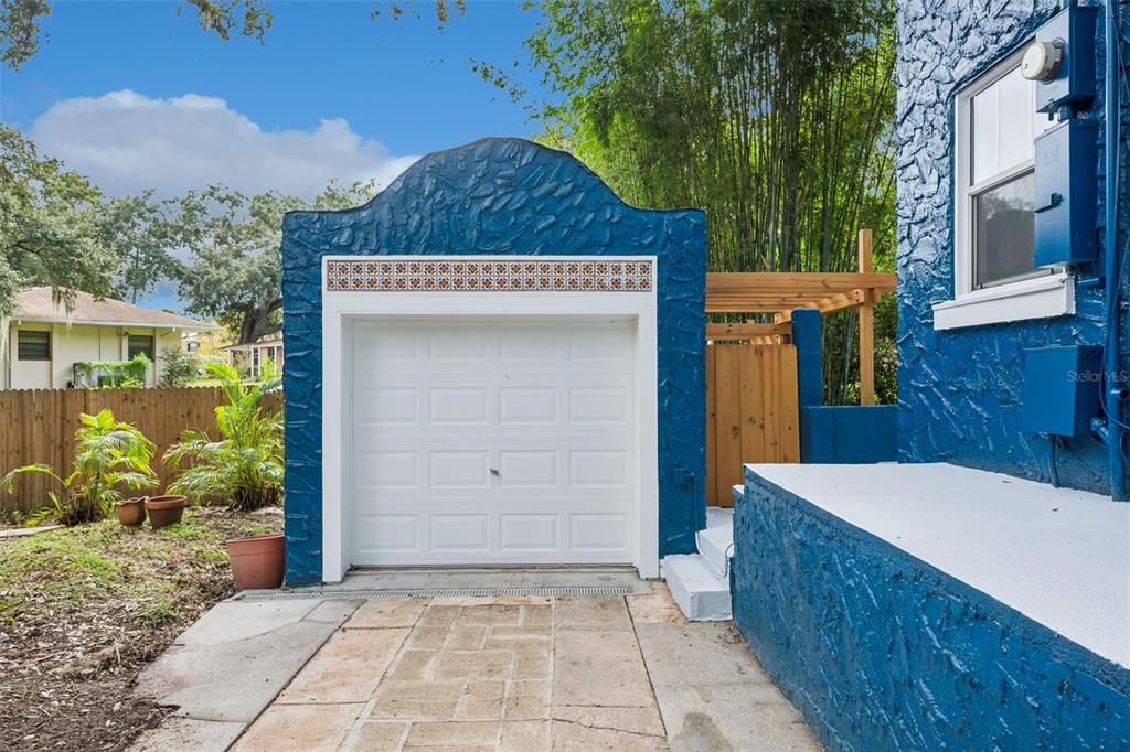 For Sale: $625,000 (2 beds, 2 baths, 1904 Square Feet)