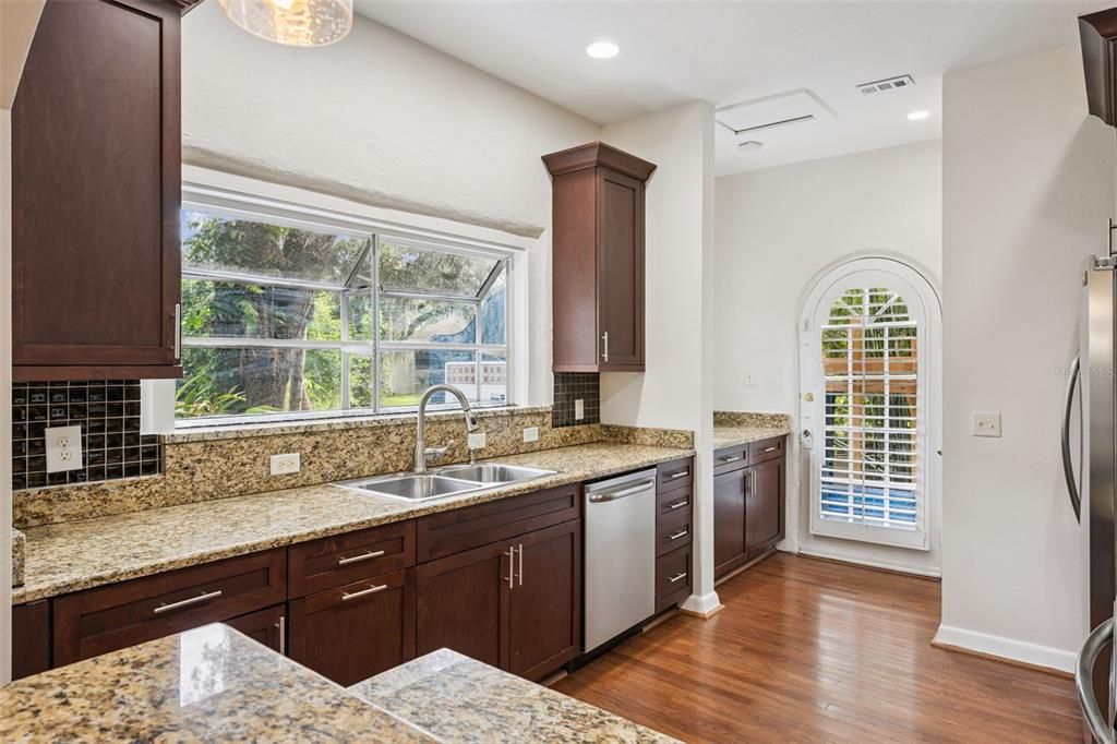 For Sale: $625,000 (2 beds, 2 baths, 1904 Square Feet)