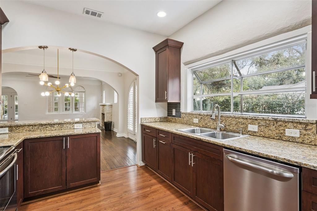 For Sale: $625,000 (2 beds, 2 baths, 1904 Square Feet)