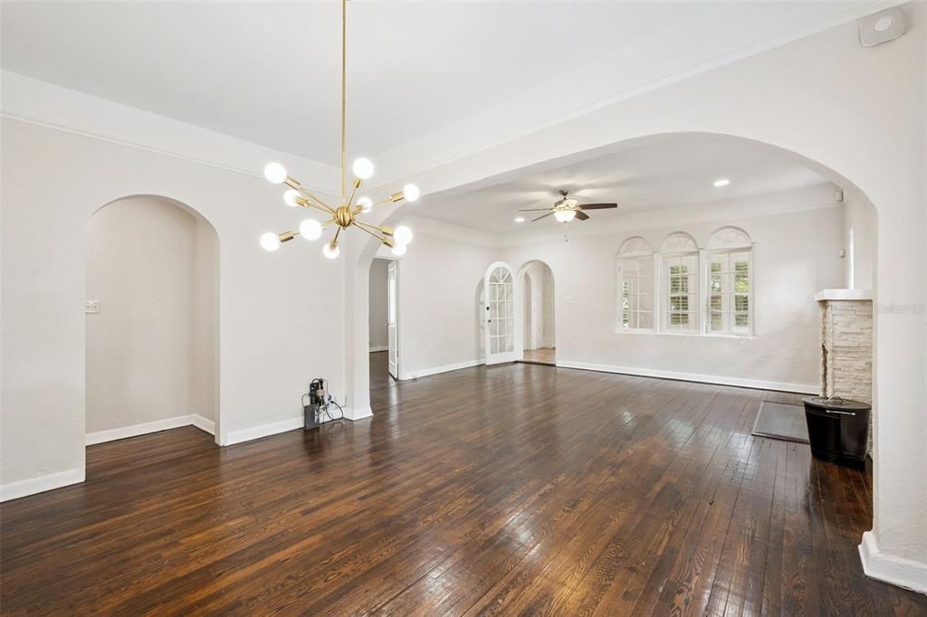 For Sale: $625,000 (2 beds, 2 baths, 1904 Square Feet)