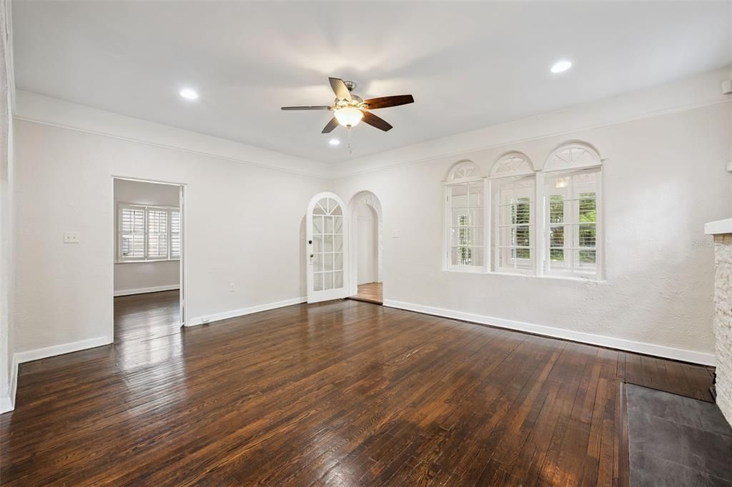 For Sale: $625,000 (2 beds, 2 baths, 1904 Square Feet)