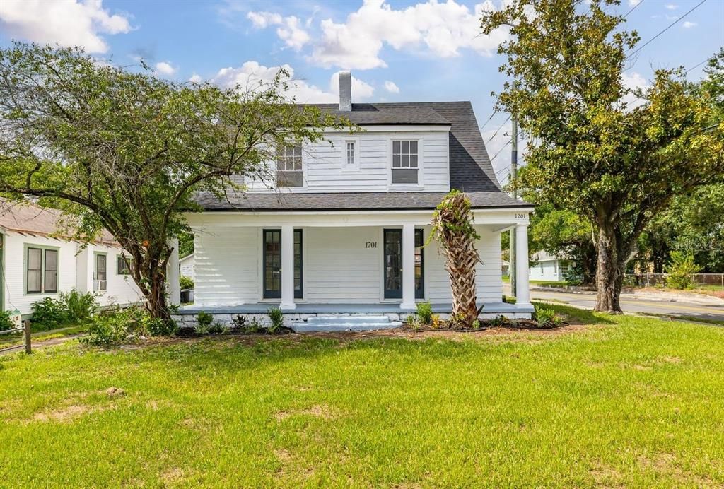 For Rent: $2,100 (3 beds, 2 baths, 1350 Square Feet)